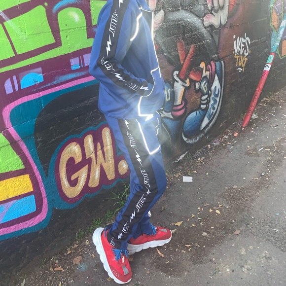 Meet your Posher, Khalil - Picture 3 of 16